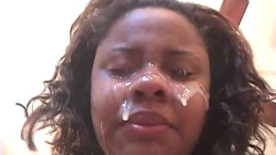 Črna Brazilka dobi spermo na obraz po analnem seksu z velikim penisom