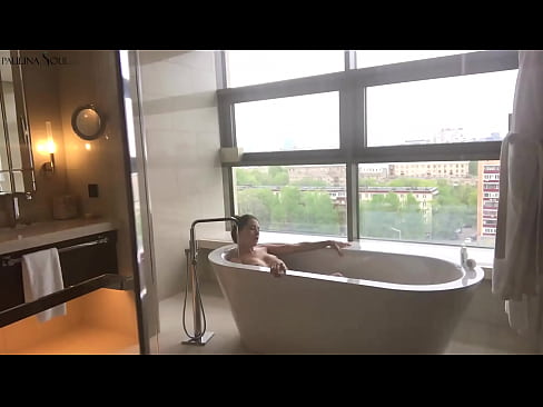 ❤️ Ogromna bejba strastno drka svojo pičko v kopalnici Porn video na porno sl.ttsex.ru ❌️❤